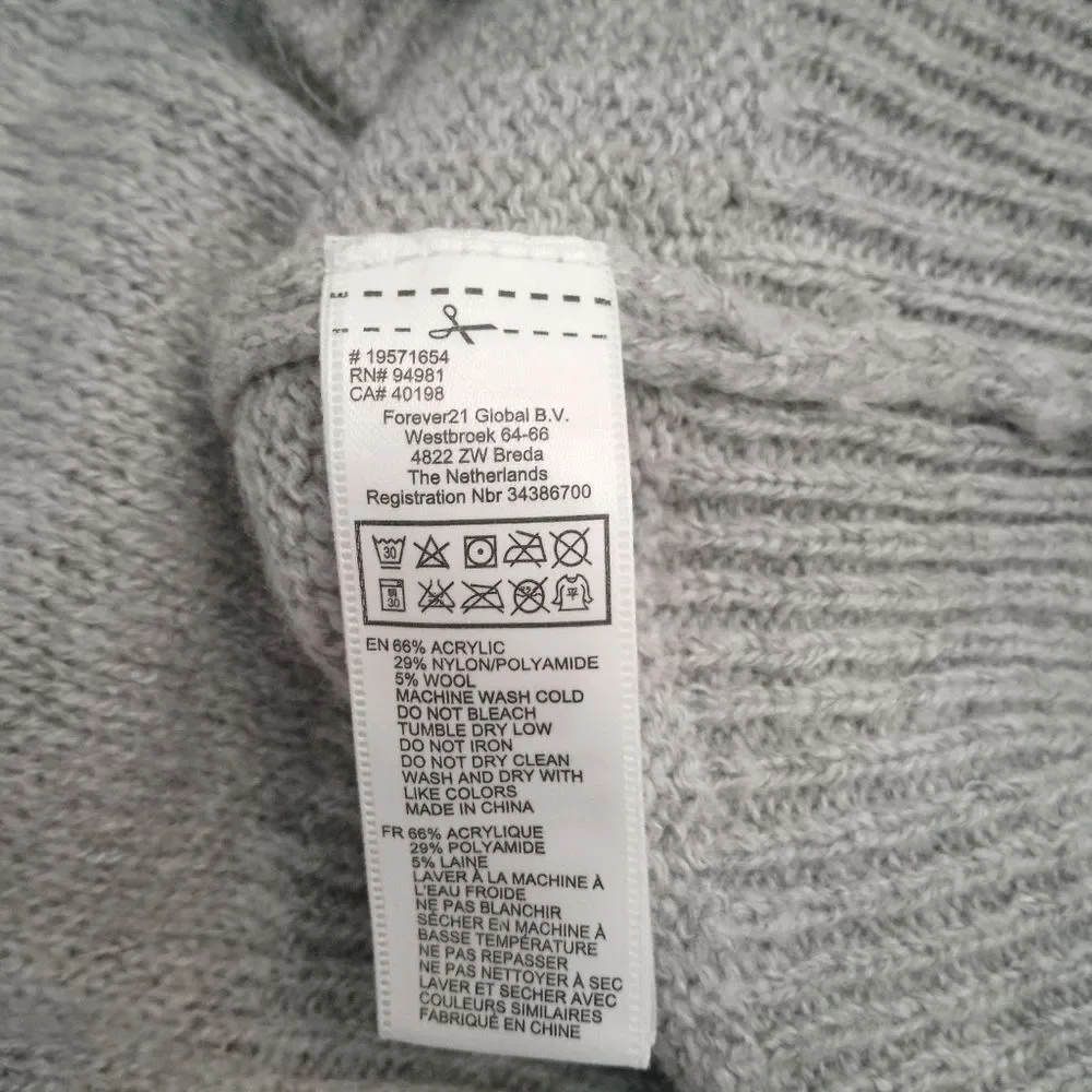 Forever 21 grey "love " sweater size M - Picture 4 of 4